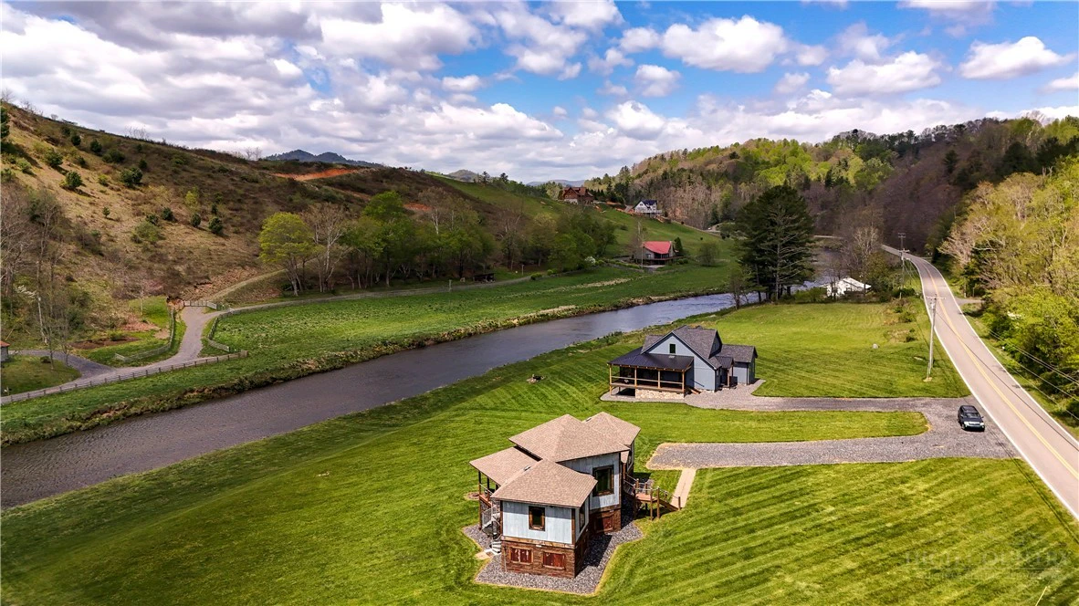 Image number 17 for the current listing