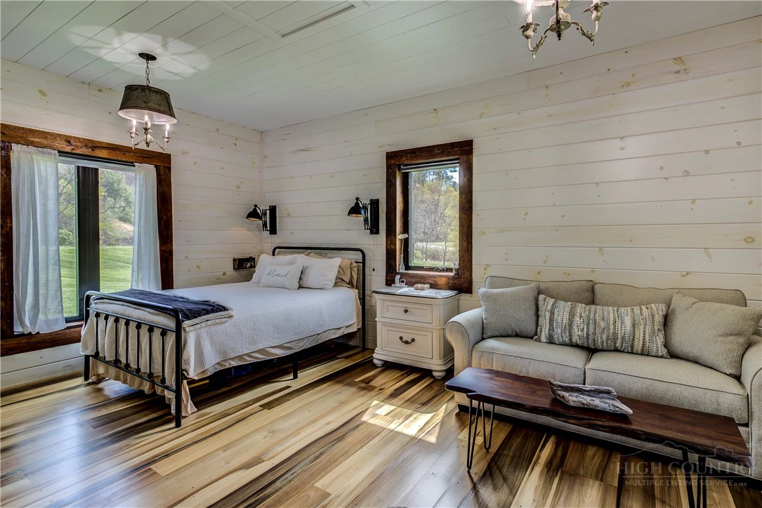 Image number 11 for the current listing