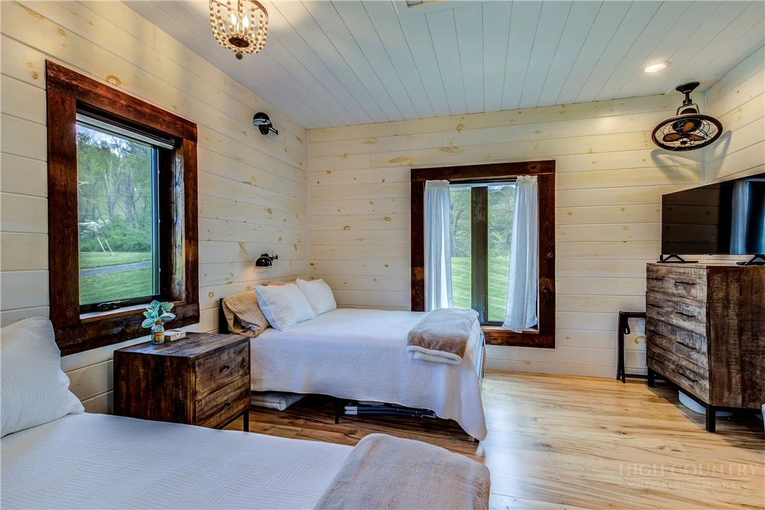 Image number 5 for the current listing