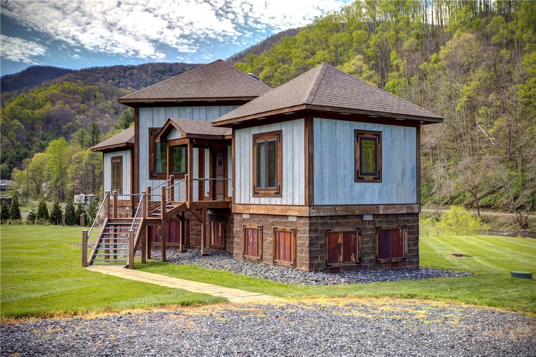 Image number 14 for the current listing