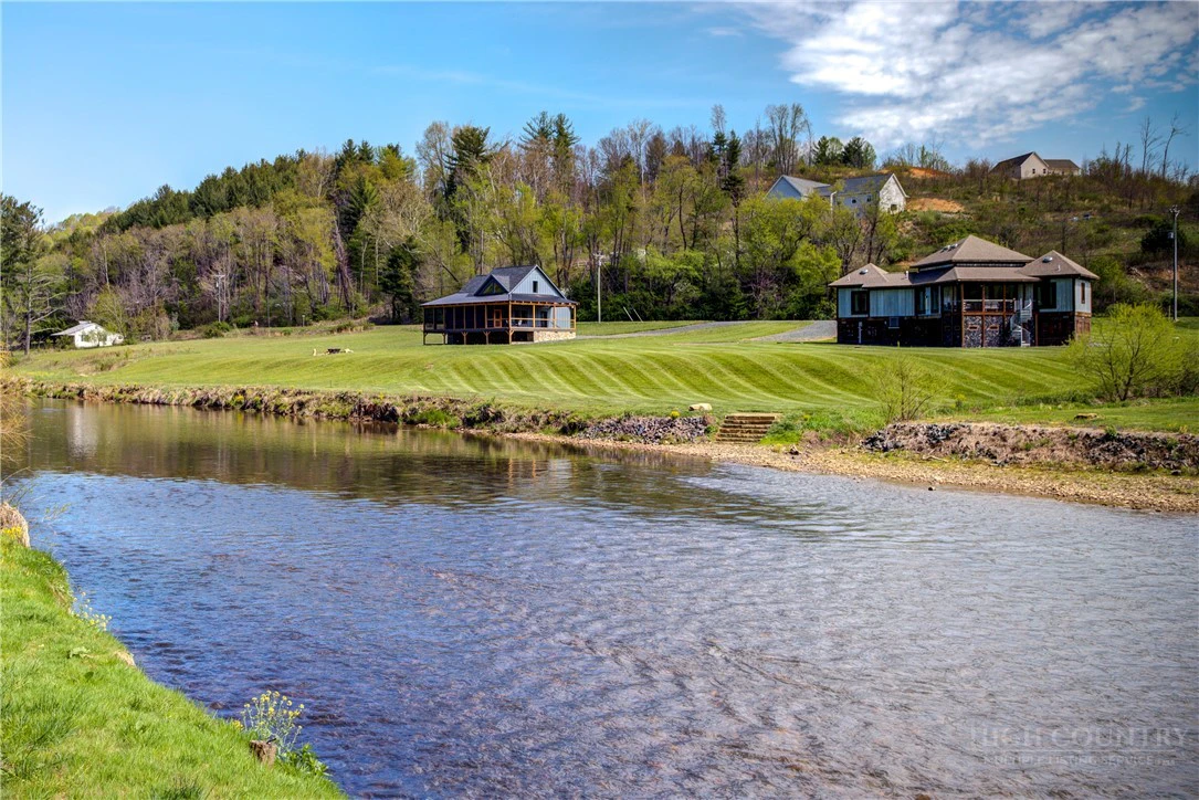 Image number 18 for the current listing