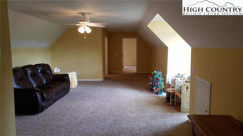 Image number 14 for the current listing