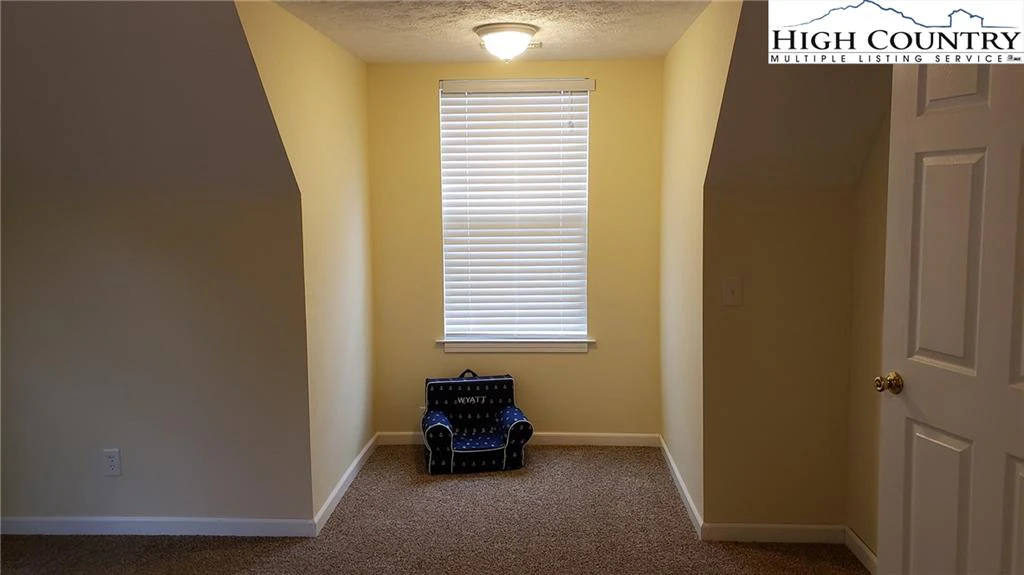 Image number 5 for the current listing