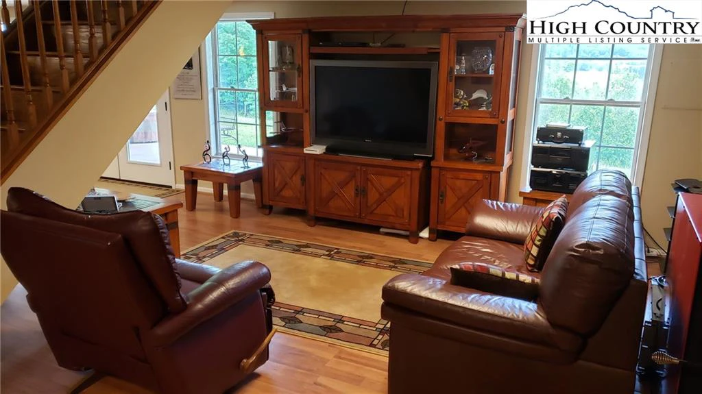 Image number 7 for the current listing