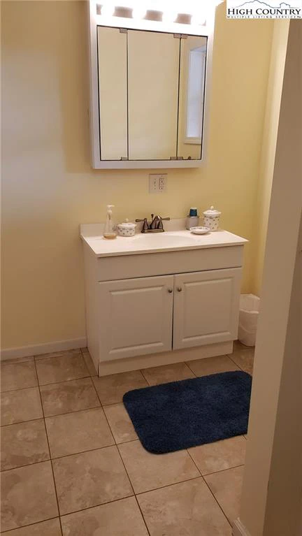 Image number 2 for the current listing