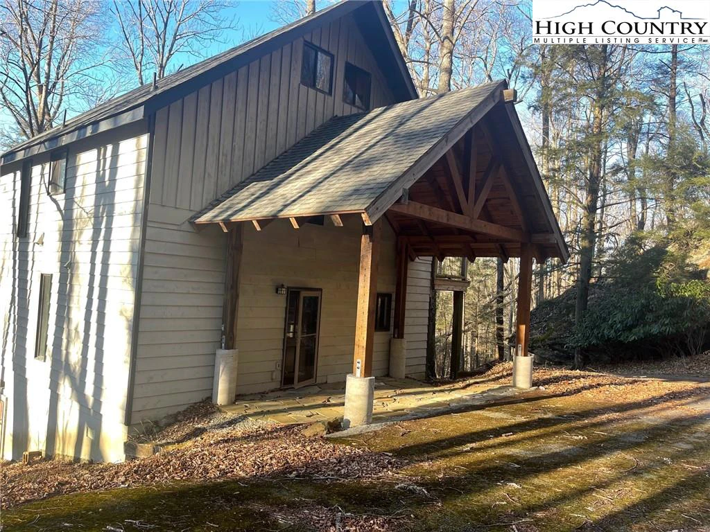 Image number 1 for the current listing