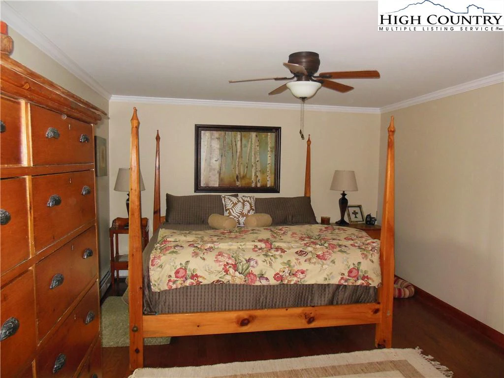 Image number 10 for the current listing