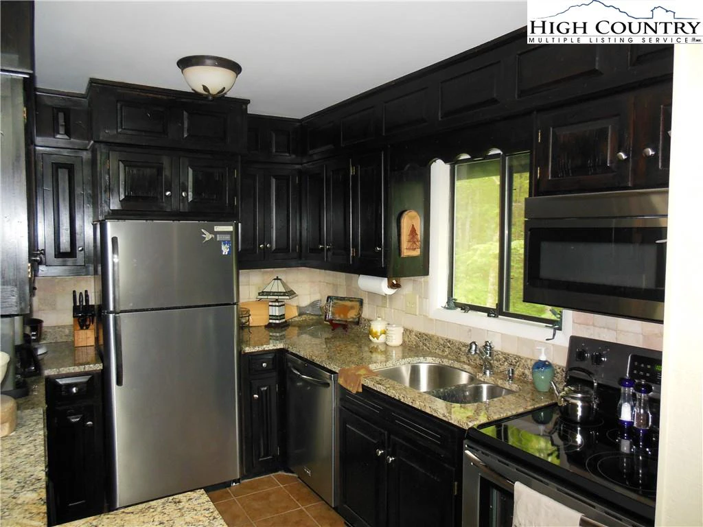 Image number 3 for the current listing
