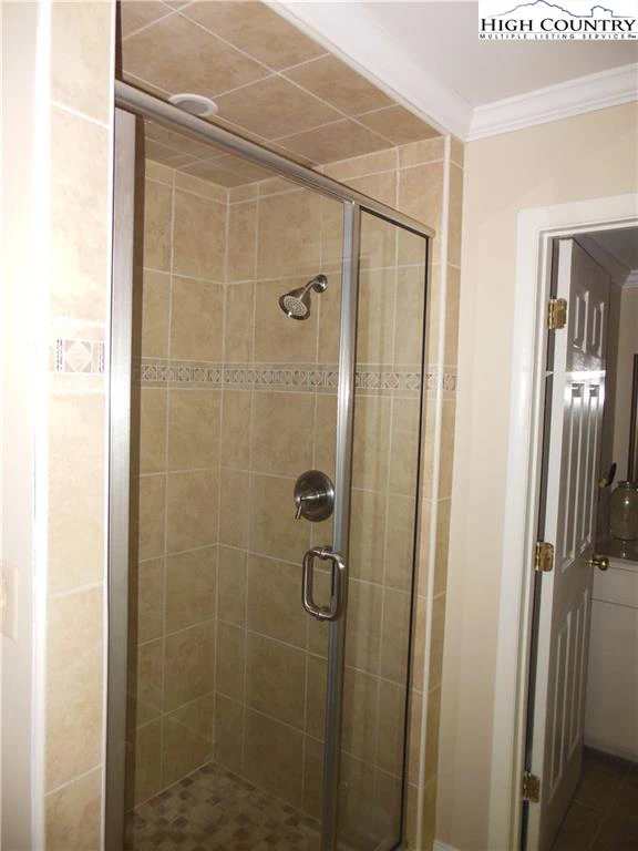 Image number 6 for the current listing