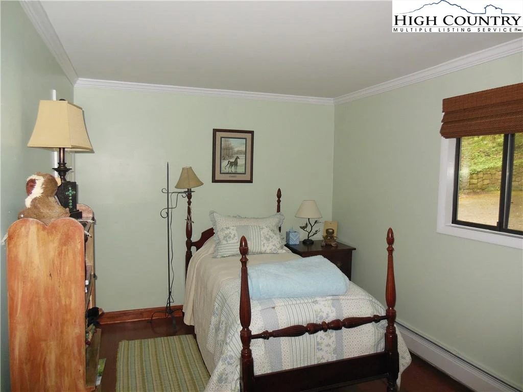 Image number 7 for the current listing