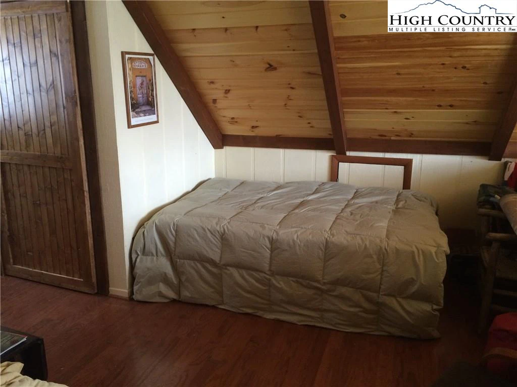 Image number 2 for the current listing