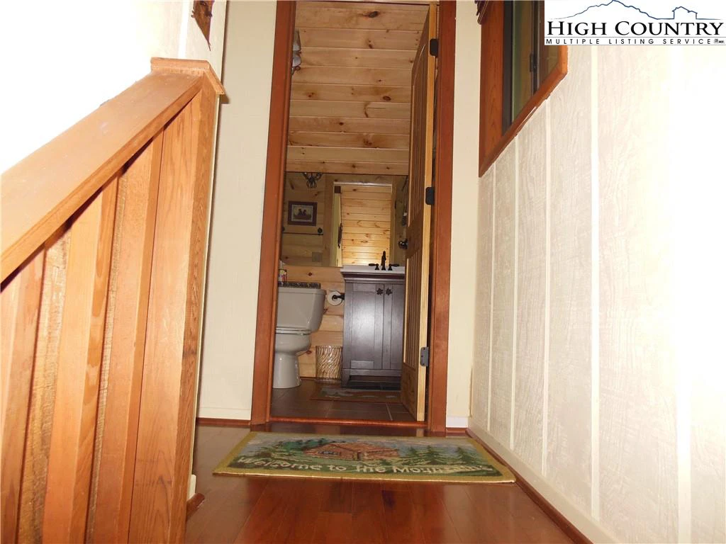 Image number 13 for the current listing
