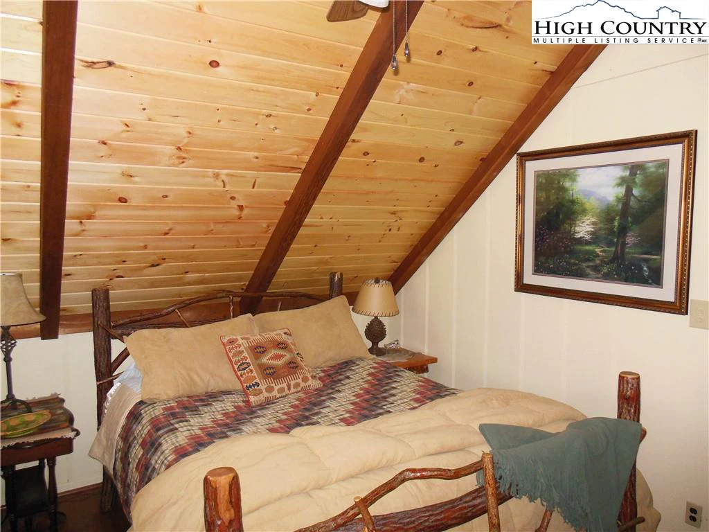 Image number 14 for the current listing