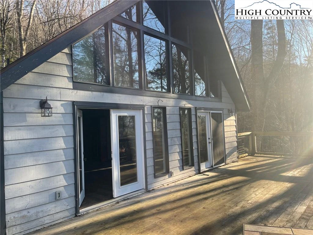 Image number 16 for the current listing