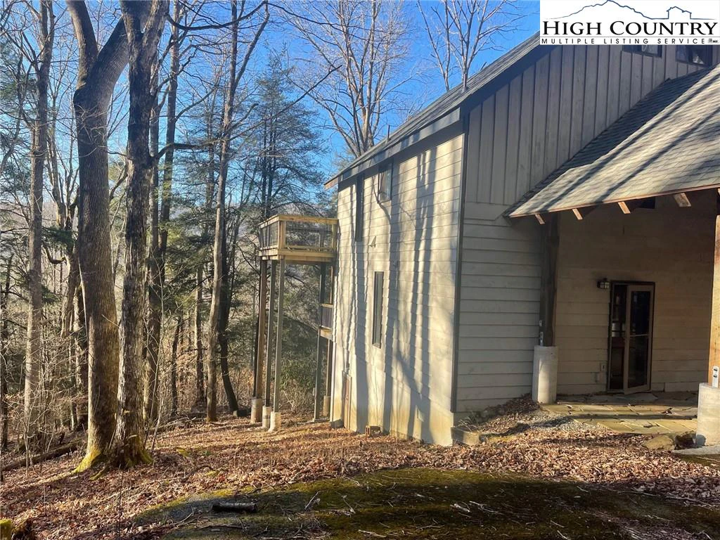 Image number 18 for the current listing