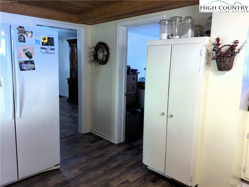 Image number 2 for the current listing