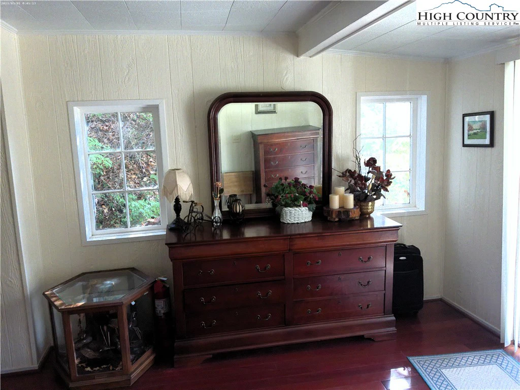 Image number 11 for the current listing