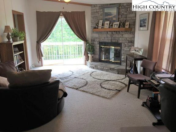 Image number 3 for the current listing