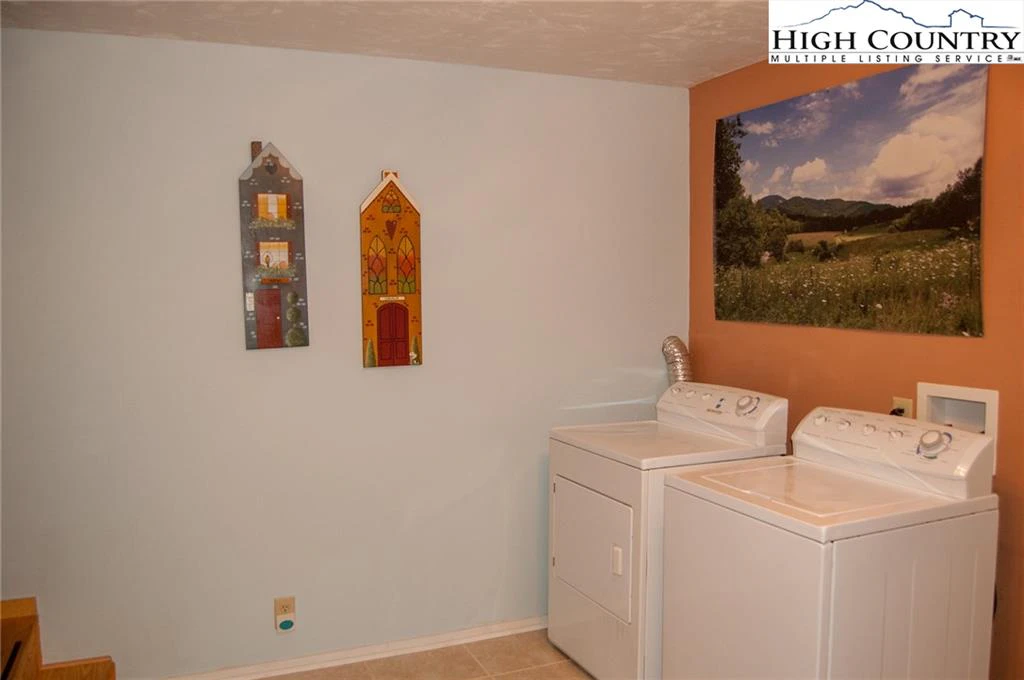 Image number 10 for the current listing