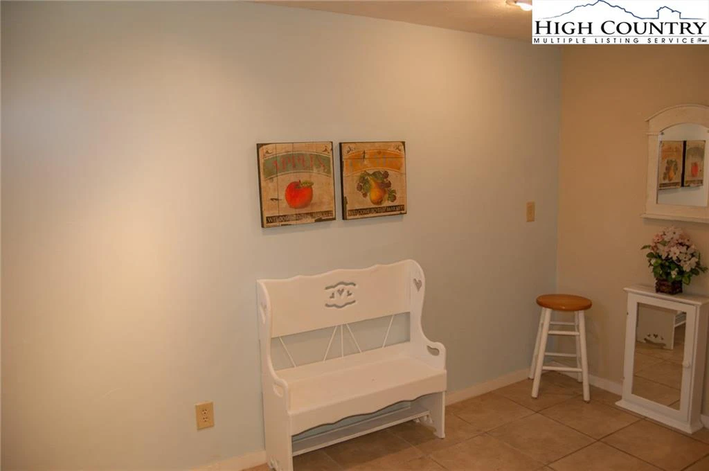 Image number 6 for the current listing