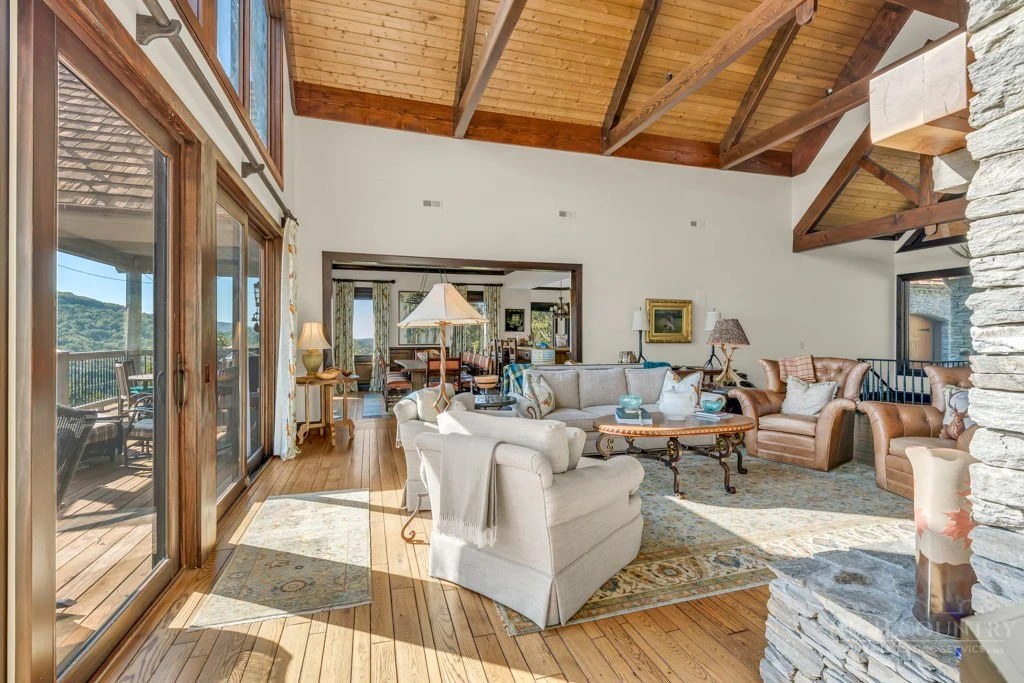 Image number 9 for the current listing