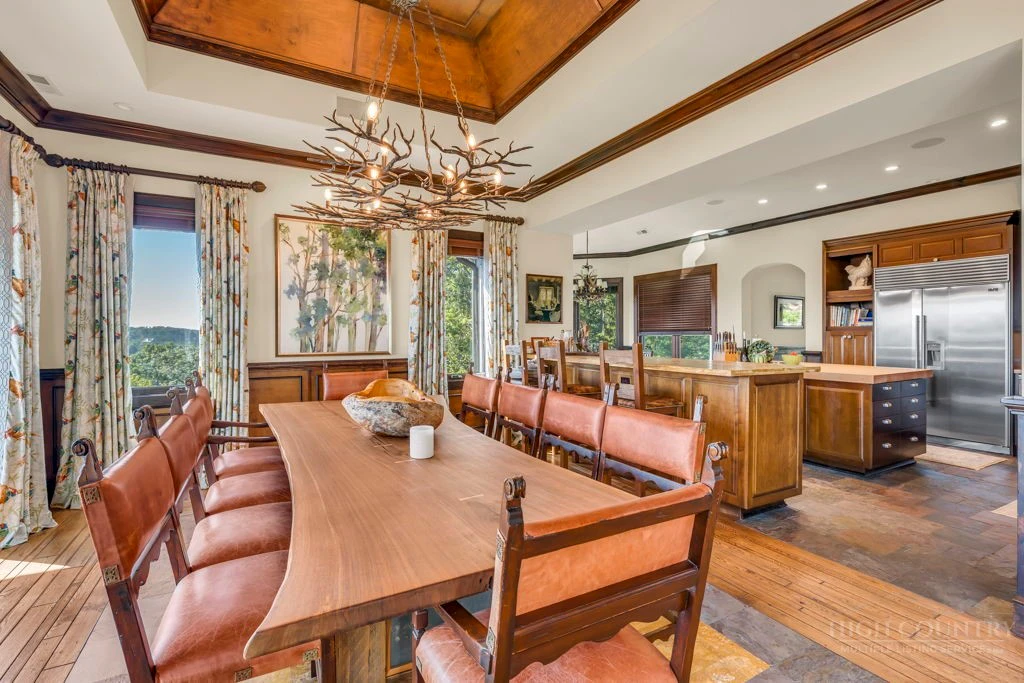 Image number 13 for the current listing