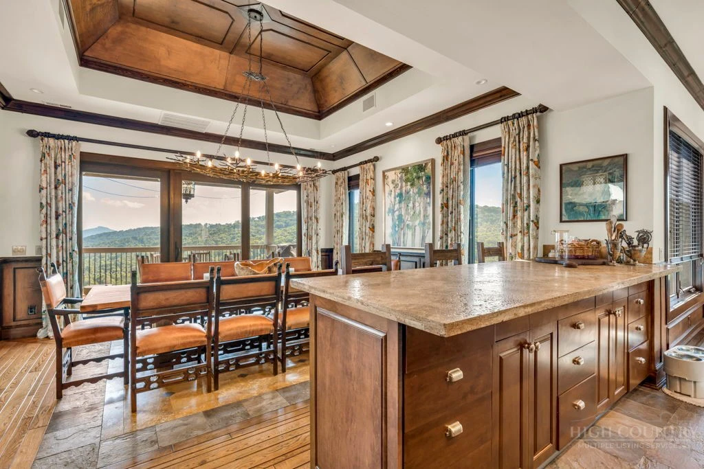 Image number 14 for the current listing
