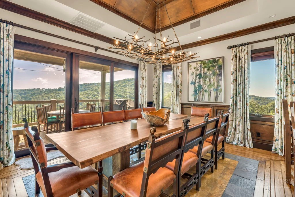 Image number 15 for the current listing