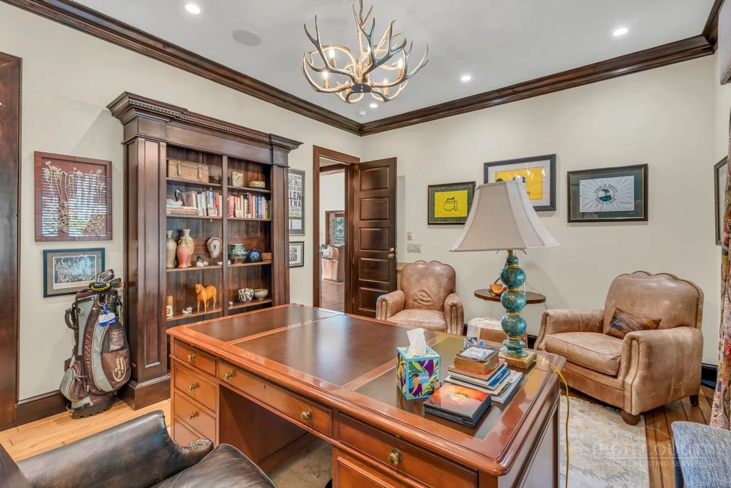 Image number 21 for the current listing