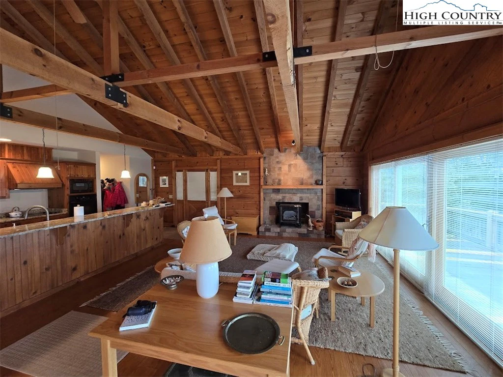 Image number 15 for the current listing