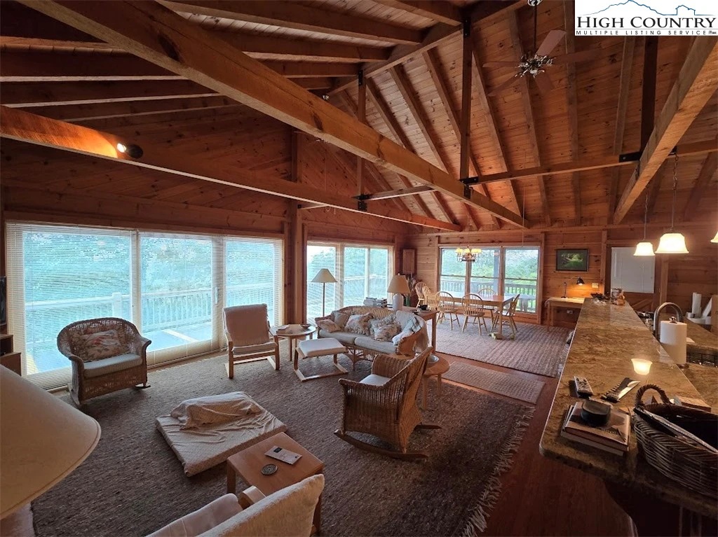 Image number 17 for the current listing