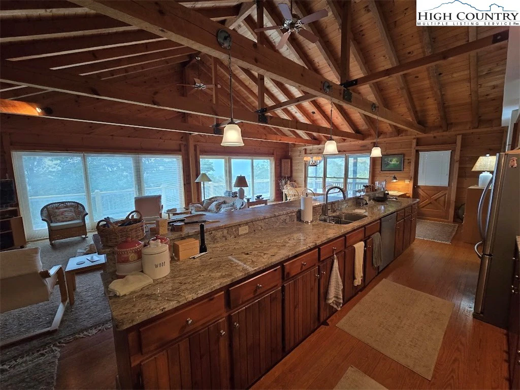 Image number 19 for the current listing