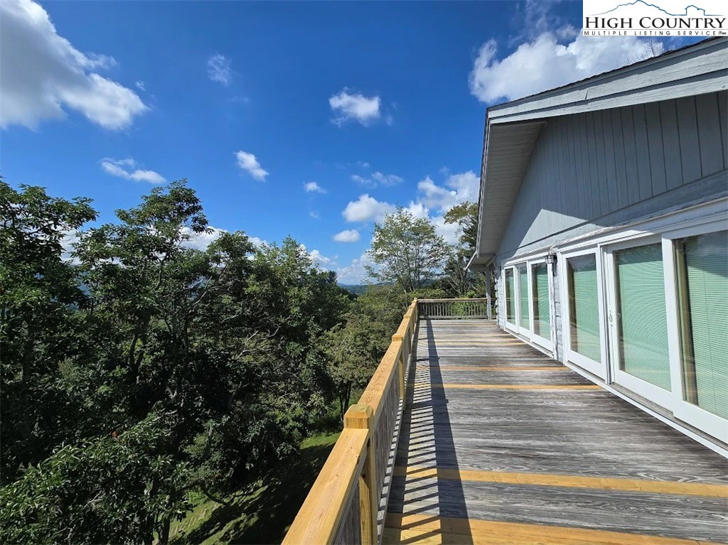 Image number 4 for the current listing