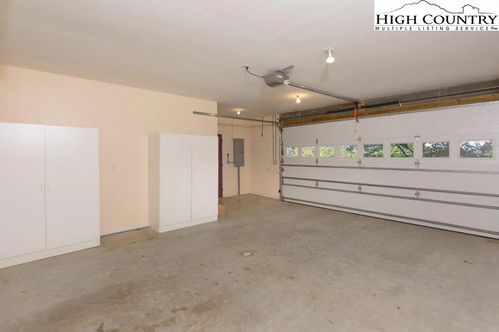 Image number 13 for the current listing