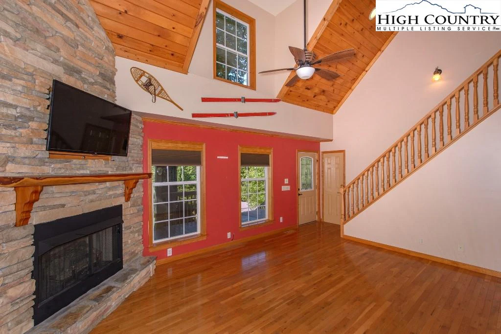 Image number 7 for the current listing