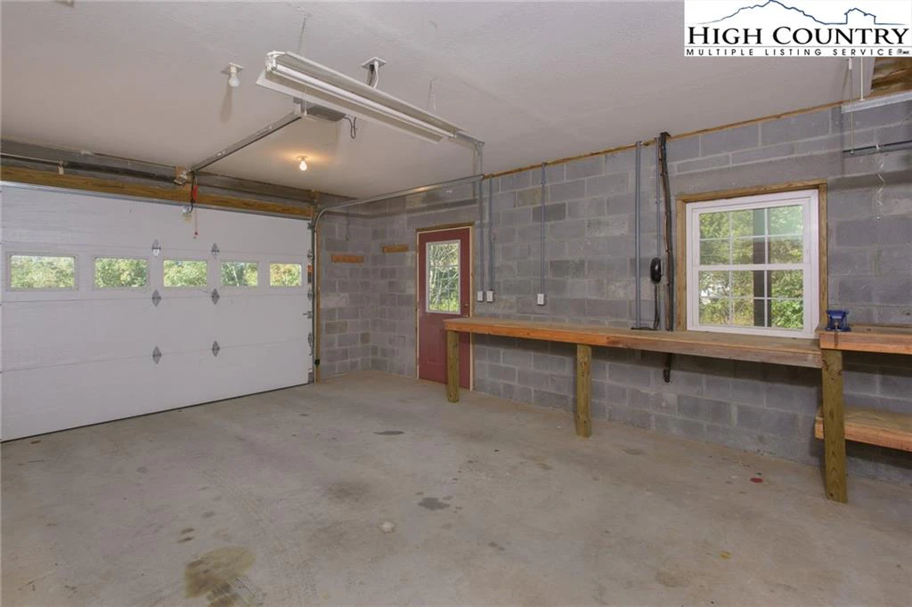 Image number 19 for the current listing