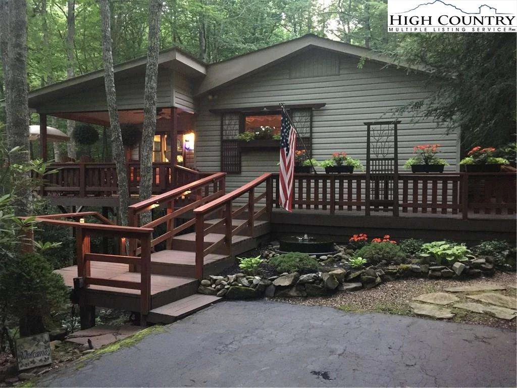 Image number 1 for the current listing