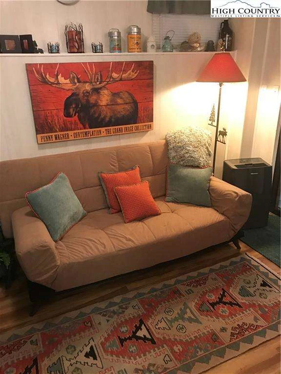 Image number 3 for the current listing
