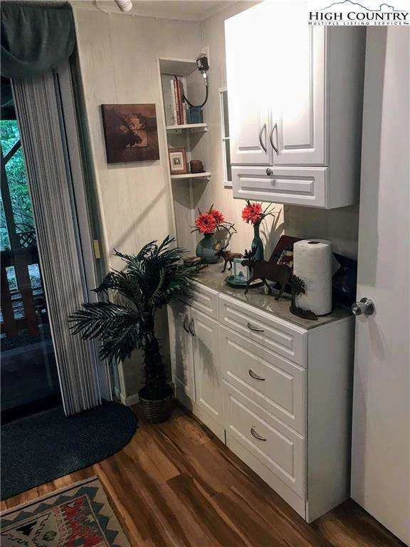 Image number 5 for the current listing