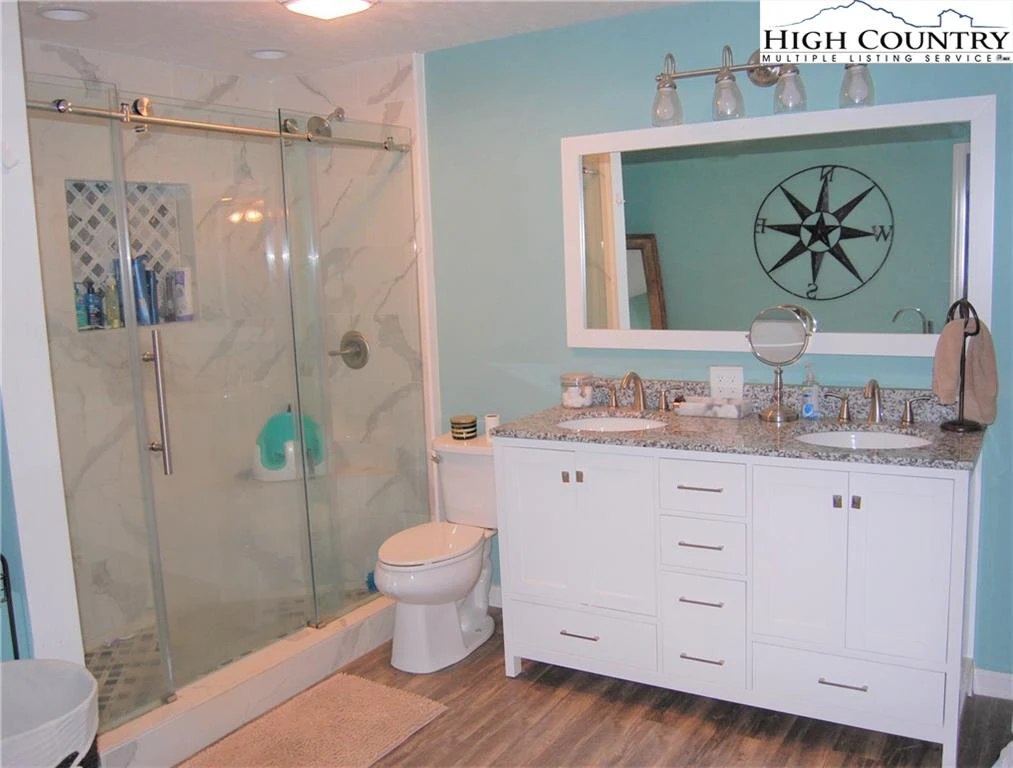 Image number 2 for the current listing