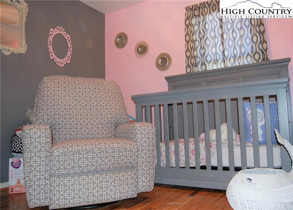 Image number 11 for the current listing