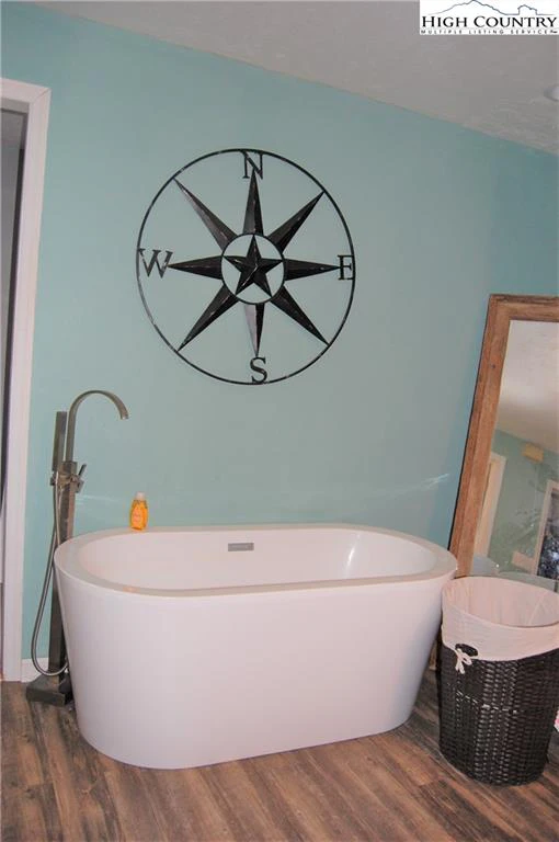 Image number 9 for the current listing