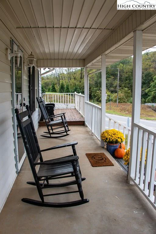 Image number 6 for the current listing