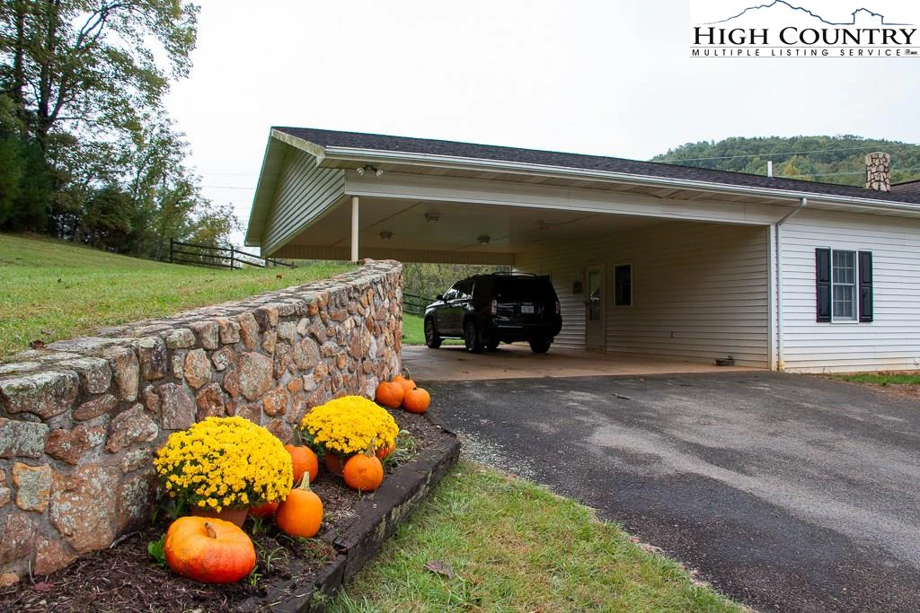 Image number 5 for the current listing