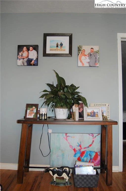 Image number 18 for the current listing