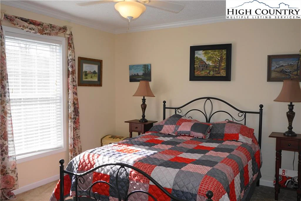Image number 13 for the current listing