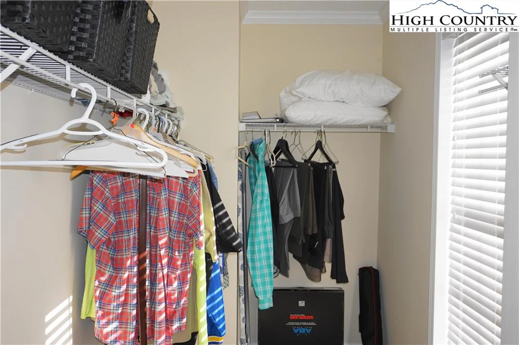 Image number 3 for the current listing