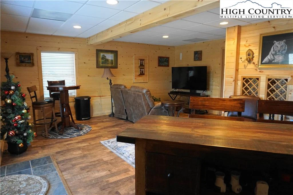 Image number 5 for the current listing