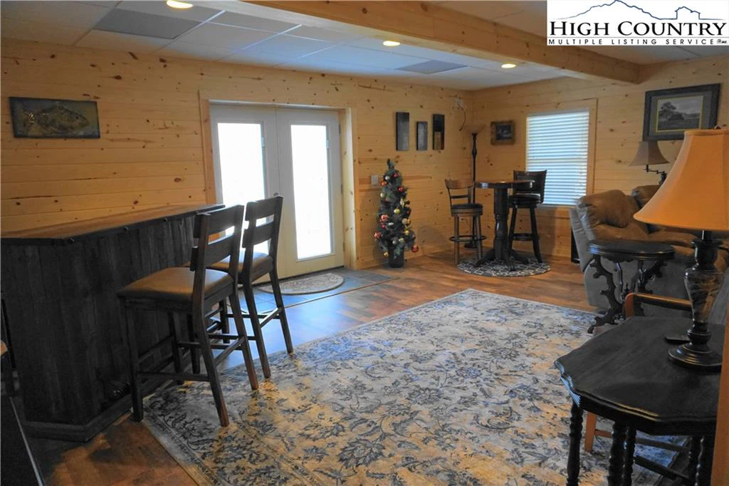 Image number 6 for the current listing