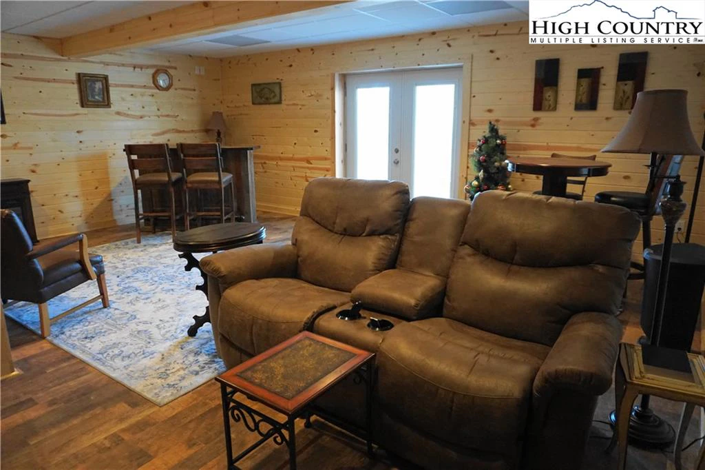 Image number 7 for the current listing